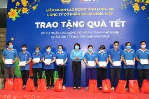 Quà Tết cho công nhân in logo 