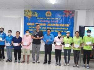 Giỏ quà tết cho công nhân