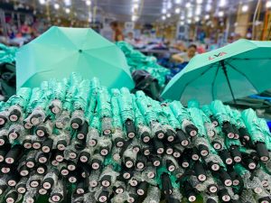 công ty tặng quà cho công nhân